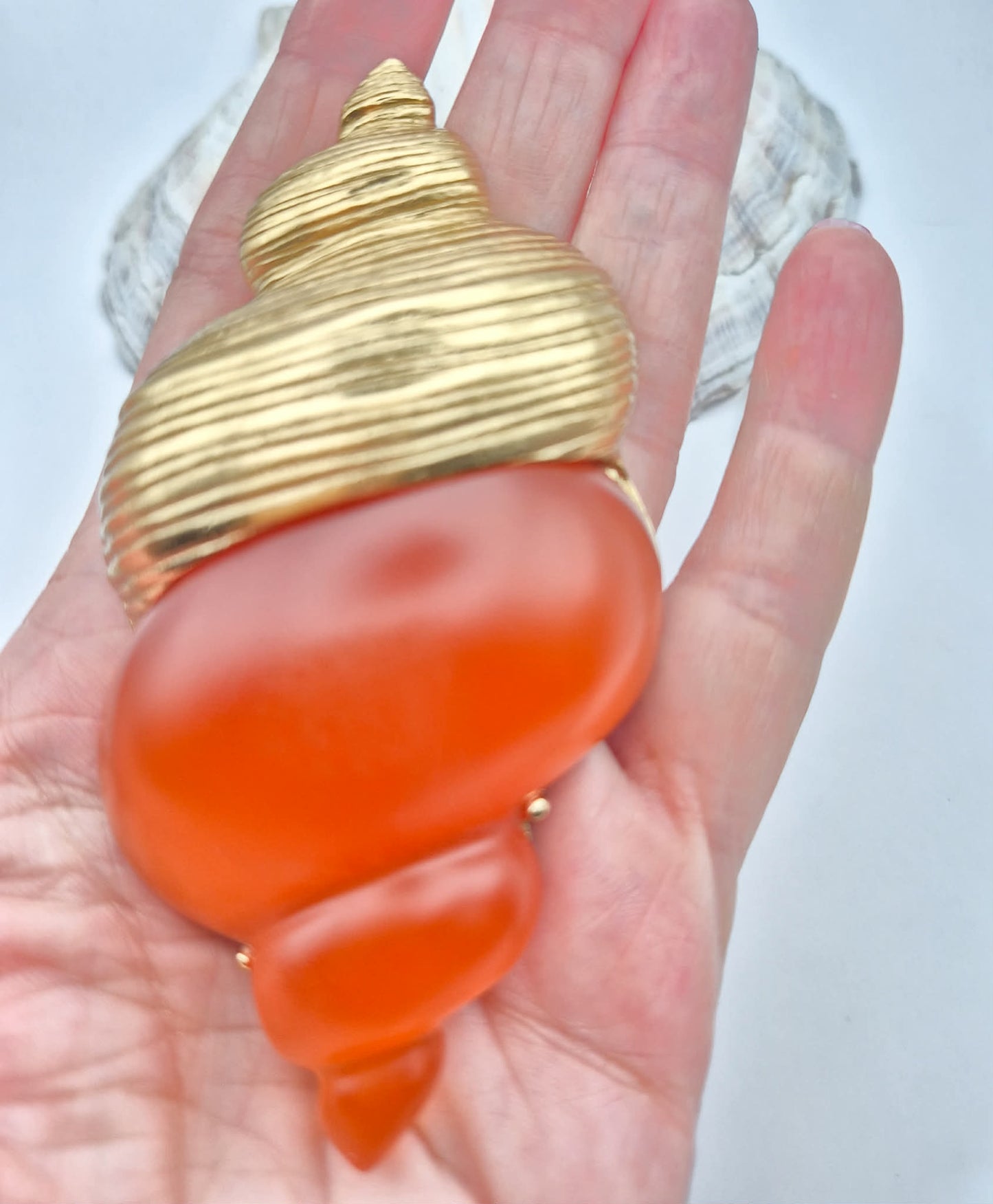 Vintažinė sagė Christian Dior Paris | Dune | Robert Goossens | Oranžinė kriauklė | 9,5 cm