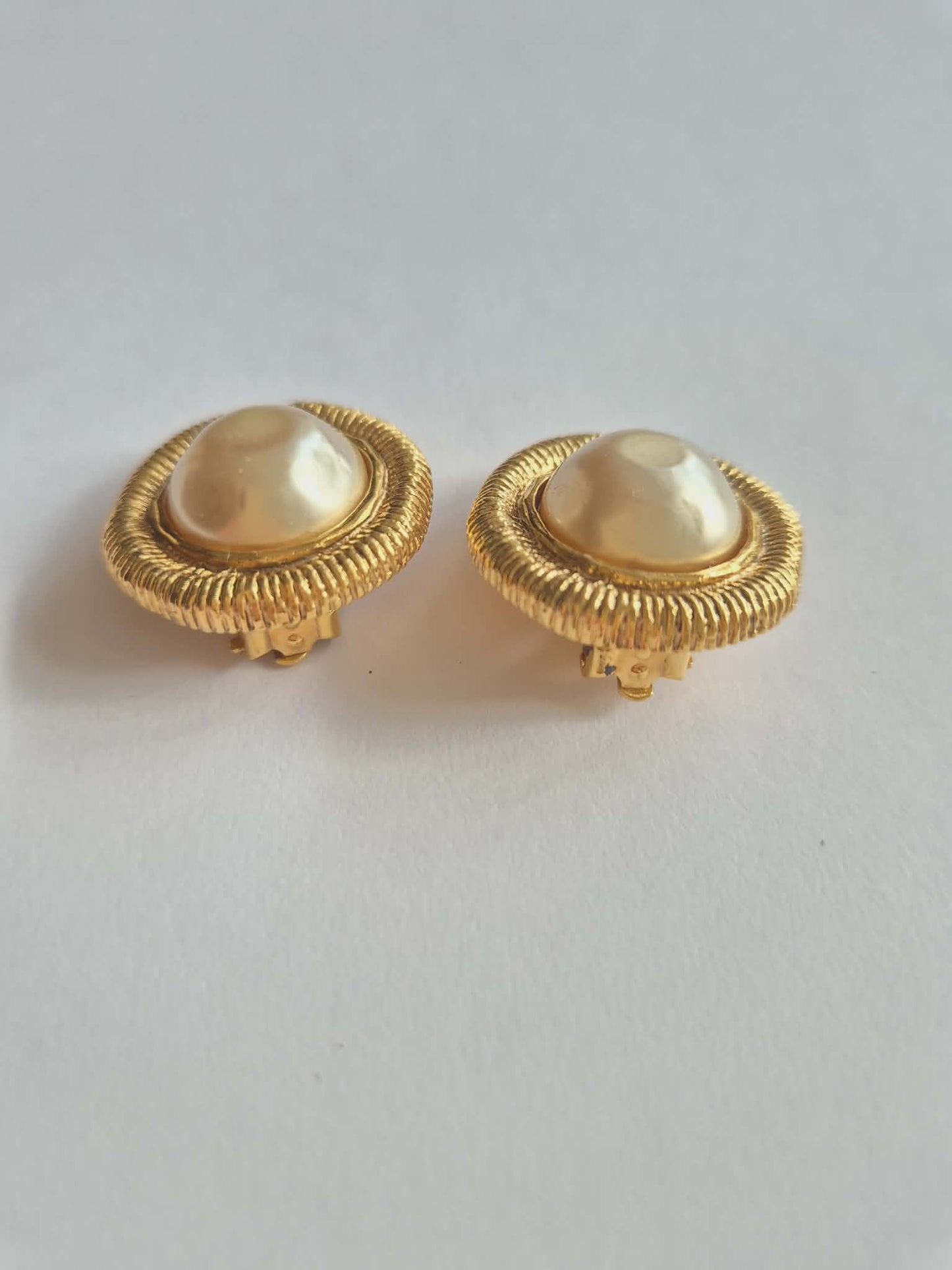 CHANEL Vintage Klipsai su Perlais - Auksiniai