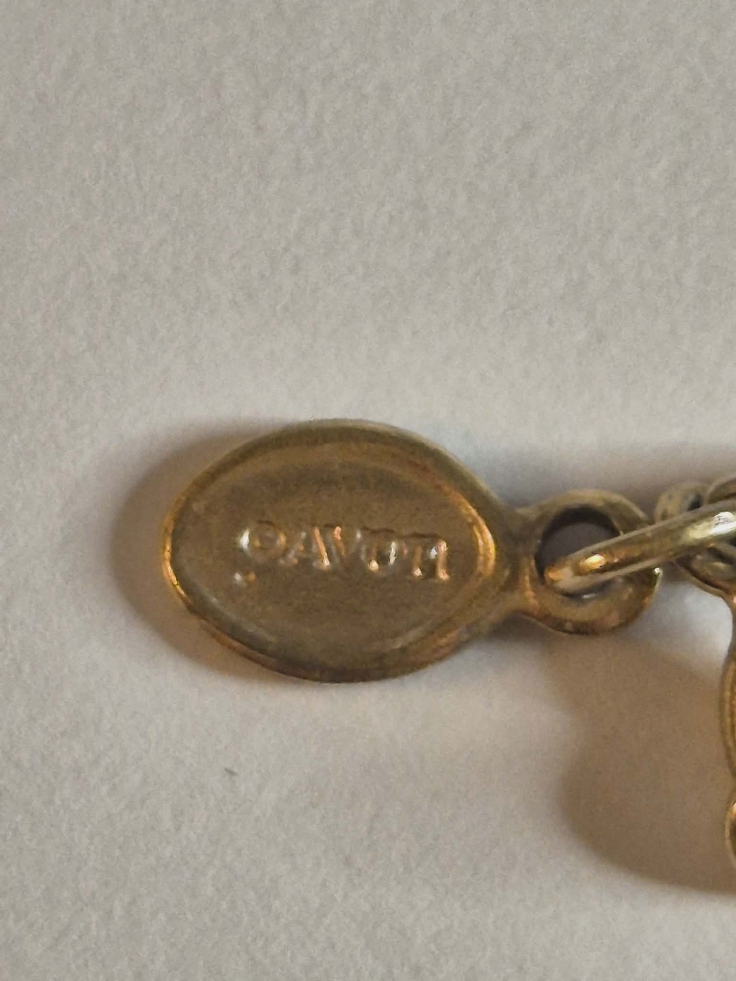 Vintažinė AVON grandinėlė su balta spirale, modernistinis dizainas, 1970-1980 m.