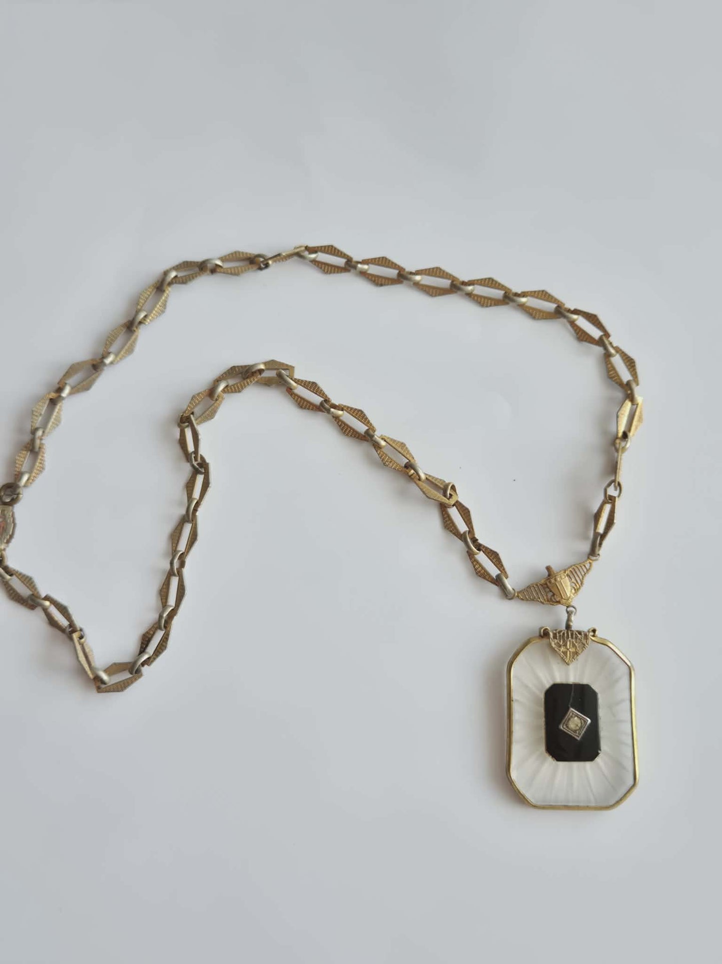 Vintažinis Art Deco pakabukas su grandine, kampinis kristalas ir oniksas, 1920-ųjų m.