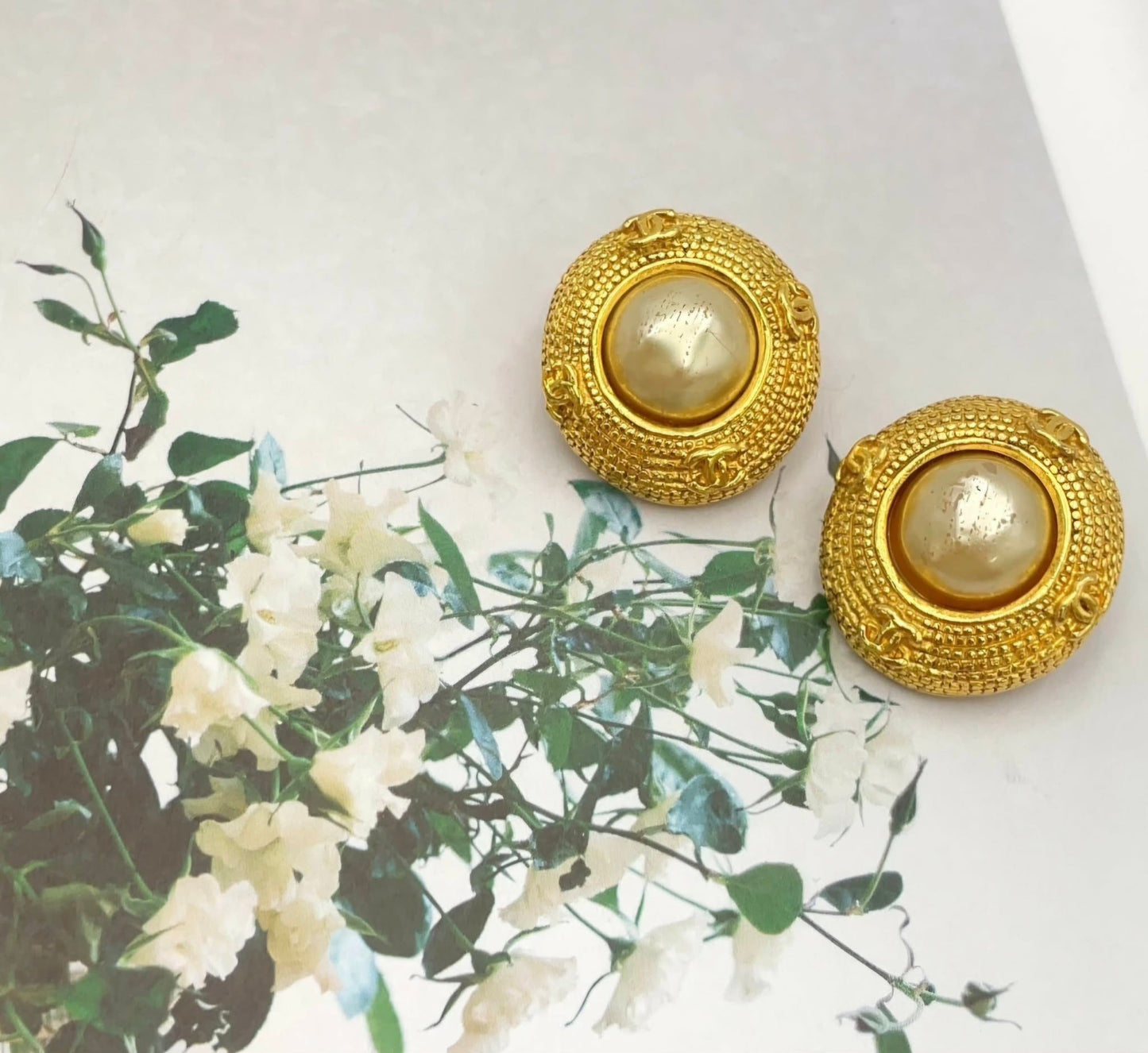 Vintage CHANEL klipsai su perlais ir originalia dėžute 31 RUE CAMBON