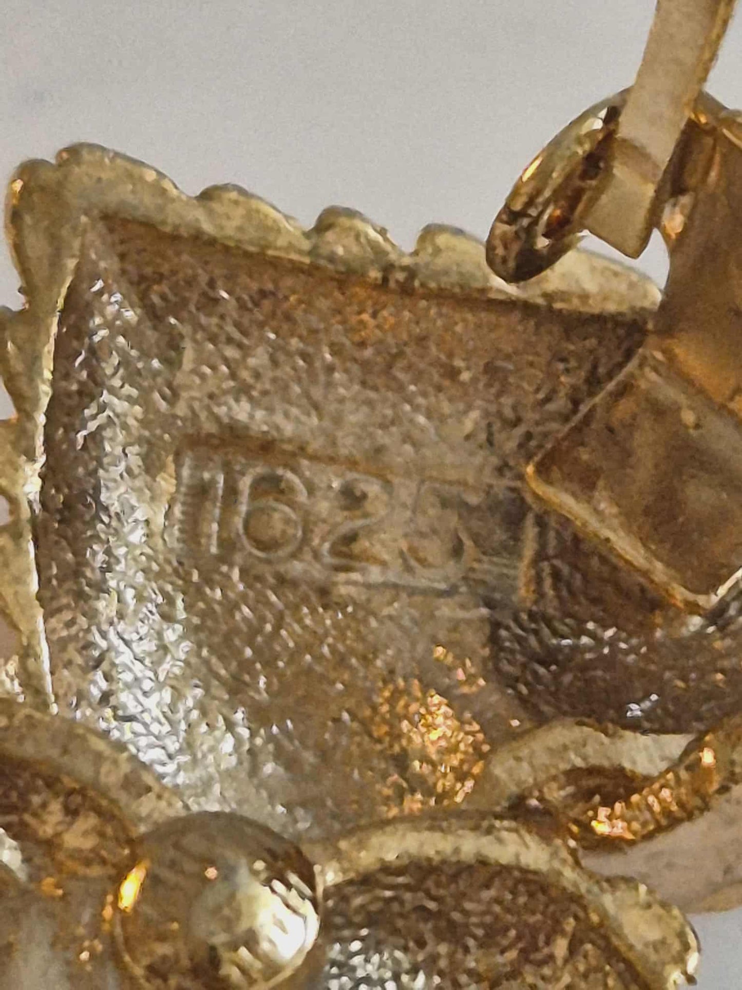 Vintažinis rinkinukas - vėrinys ir auskarai su auksiniais lapeliais