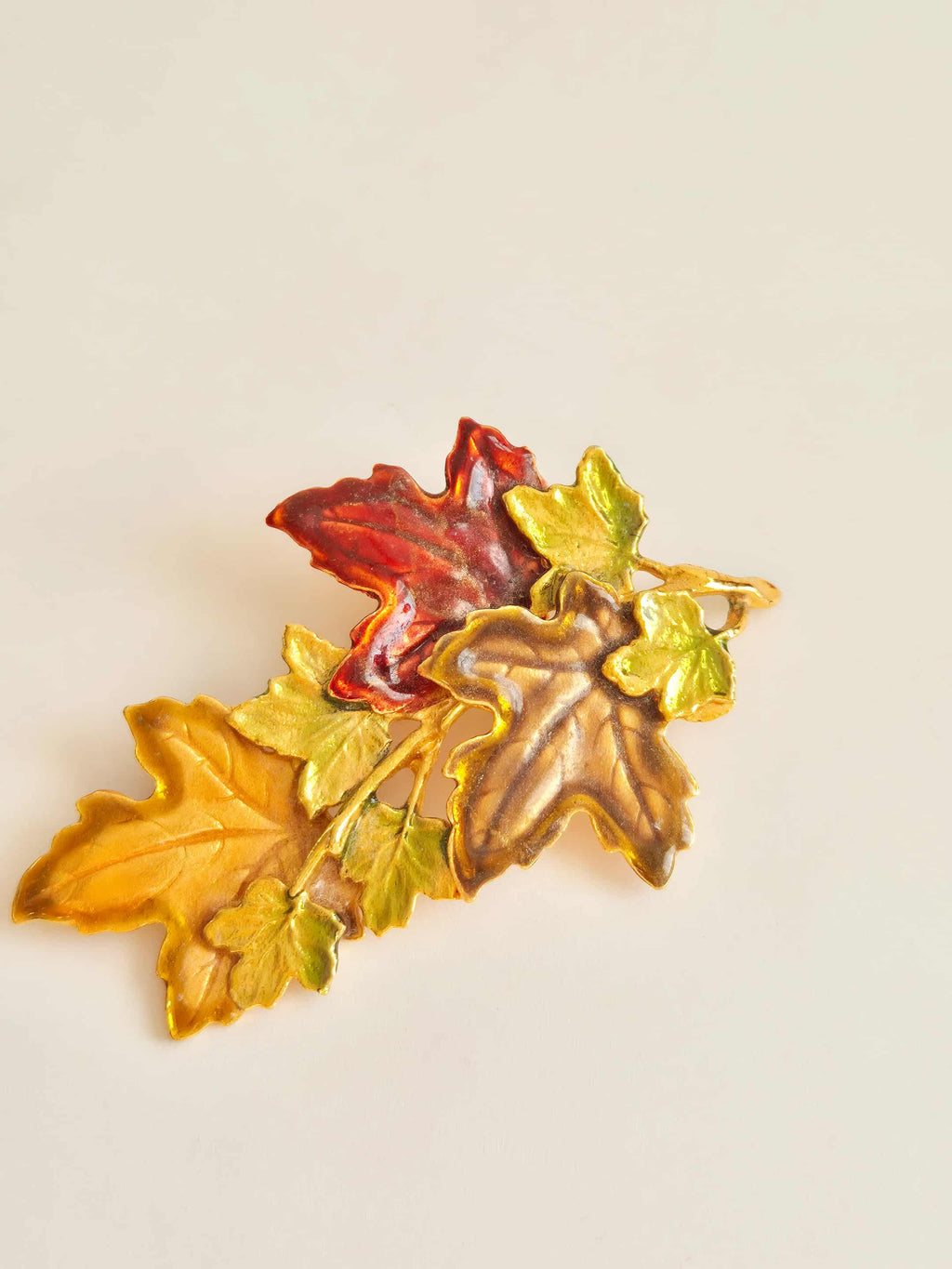 Kenneth Cole vintažinė  sagė