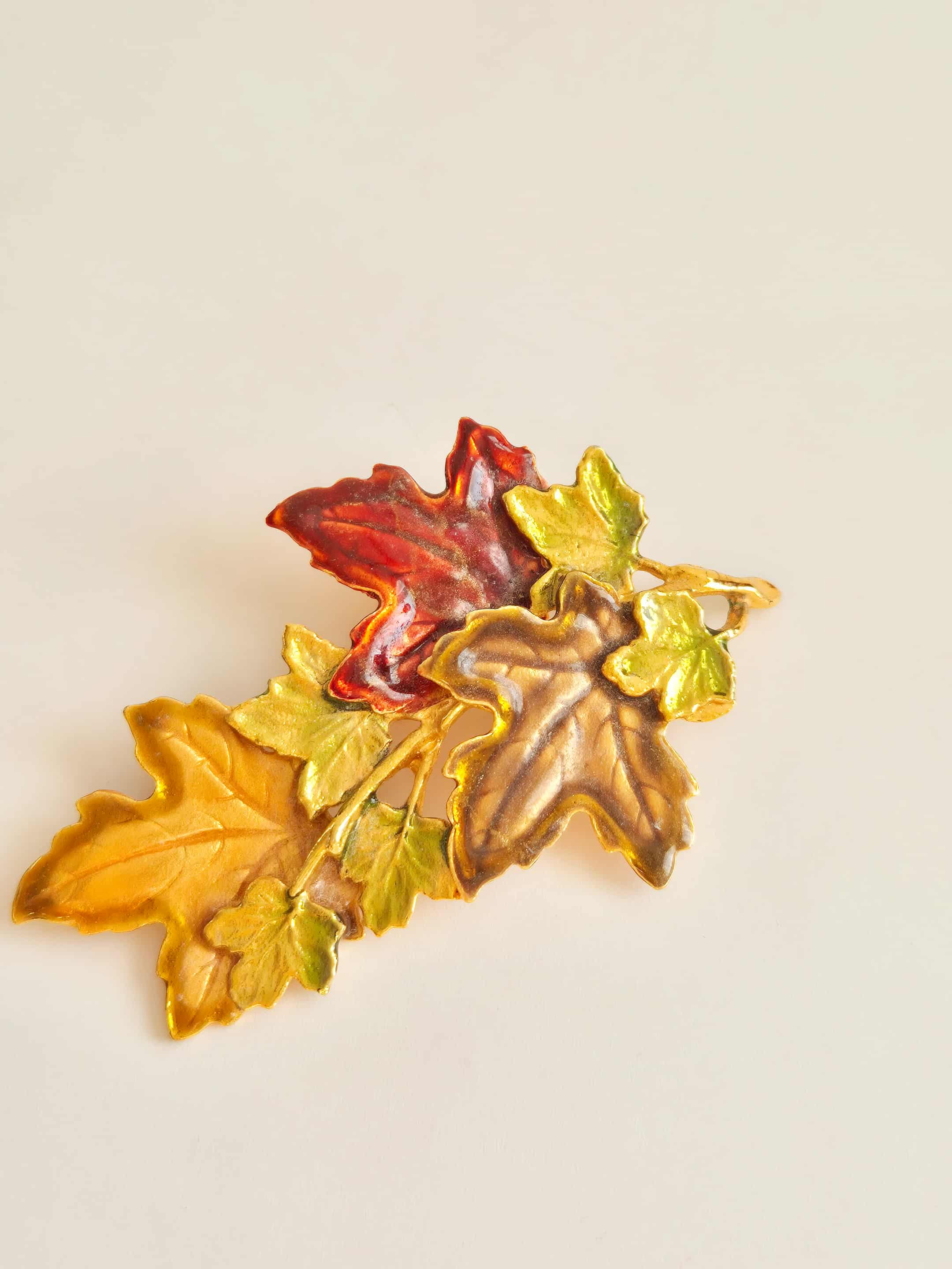 Kenneth Cole vintažinė  sagė