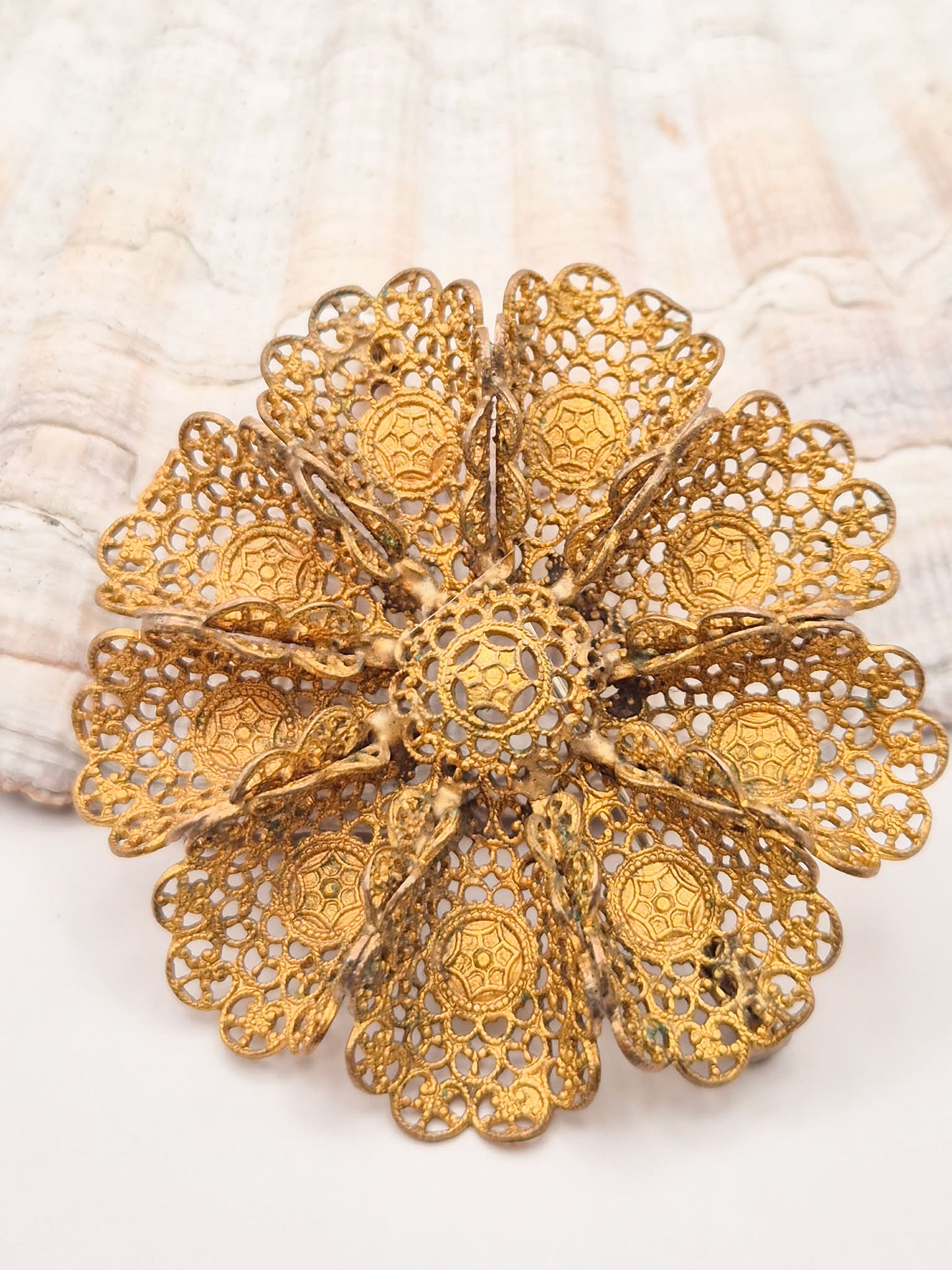 France vintažinė filigraninė sagė „Gėlė“ | Aukso spalva | 5,5 cm