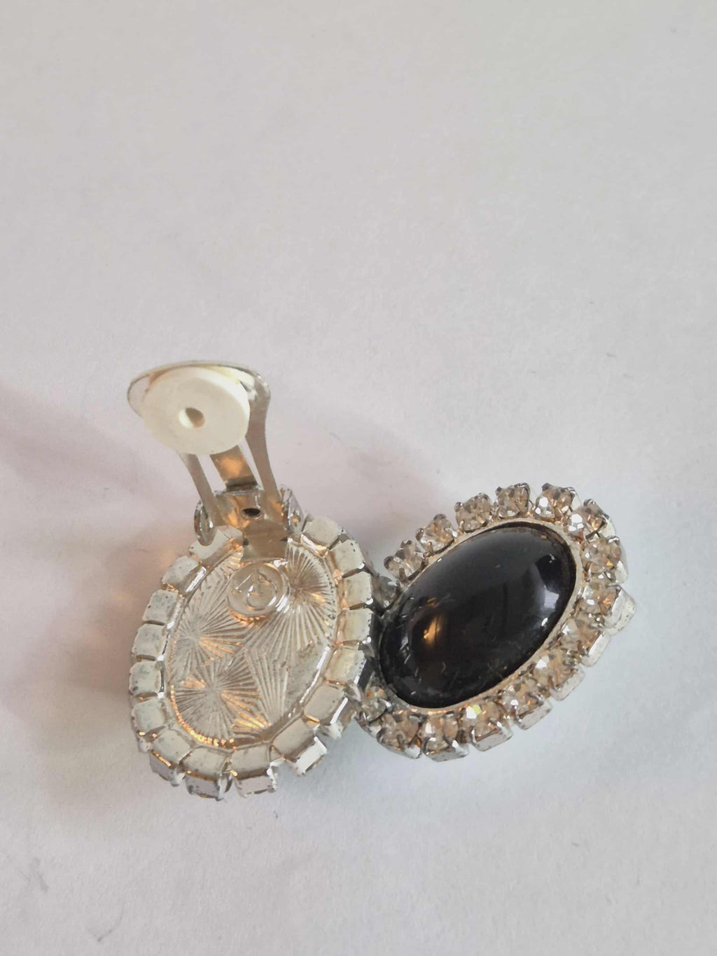 Juodi vintažiniai klipsai su kristalais