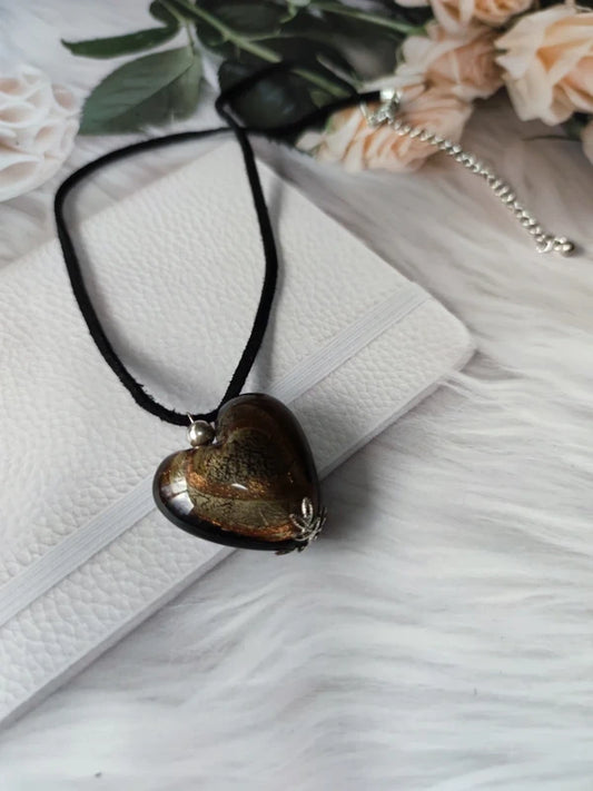 Vintažinė stiklo širdis su auksiniais ornamentais, 1960-1980 m.