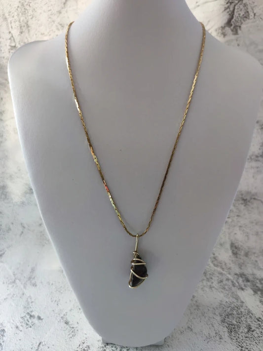 Rinkinukas su ametistais - grandinėlė ir auskarai, rankų darbas, wire wrapped