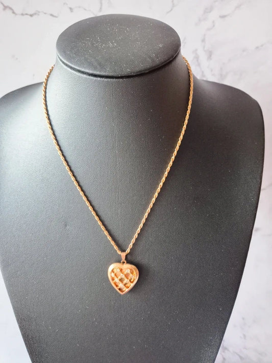 Vintažinis širdies pakabukas su kristalais ir grandine, quilted dizainas, 1980-1990 m.