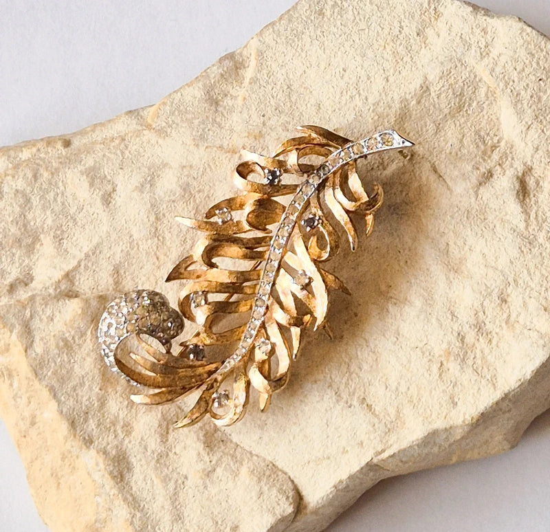 Vintažinė PANETTA sagė aukso spalvos su lapais ir kristalais