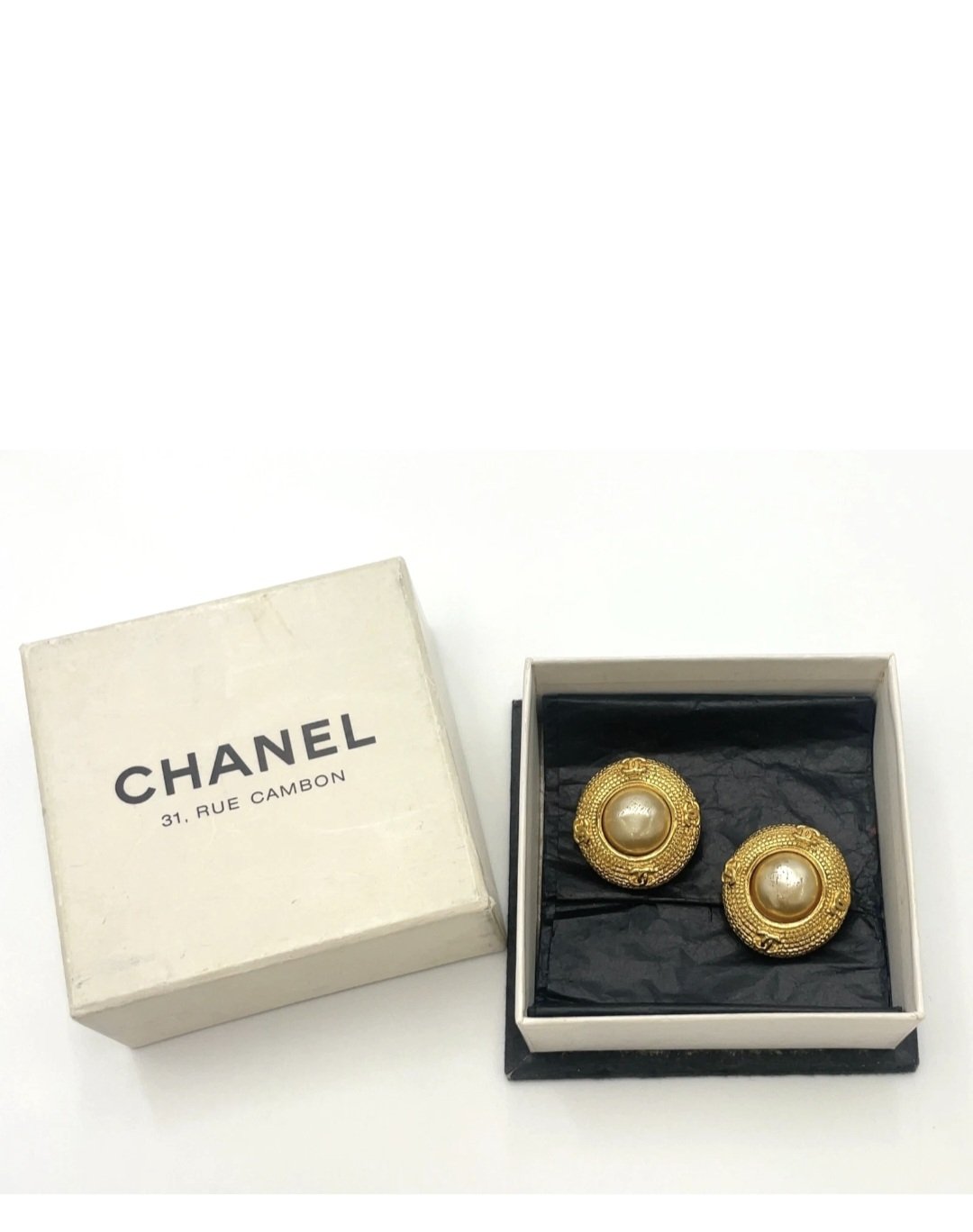 Vintage CHANEL klipsai su perlais ir originalia dėžute 31 RUE CAMBON
