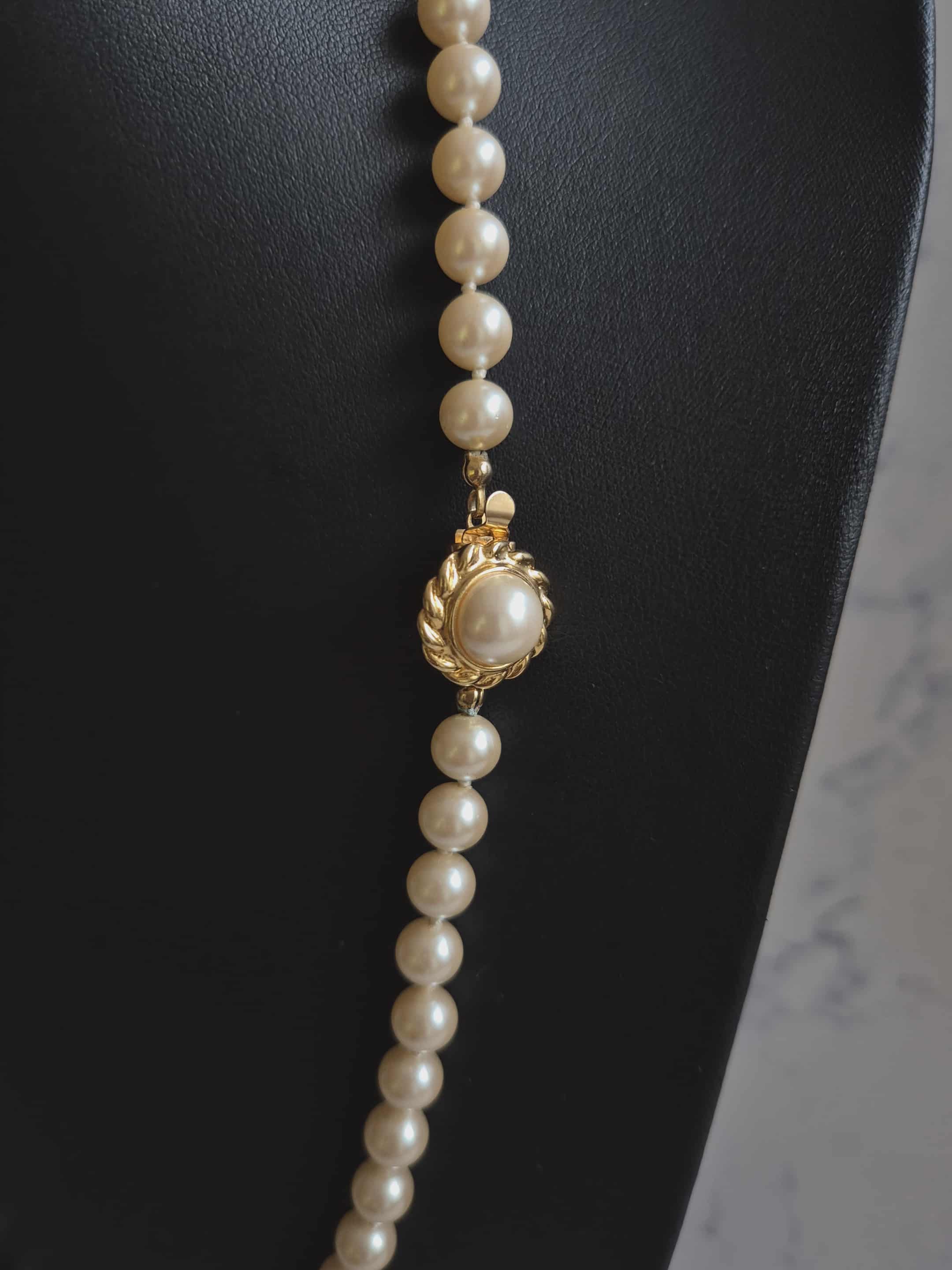 Vintažiniai balti karoliai