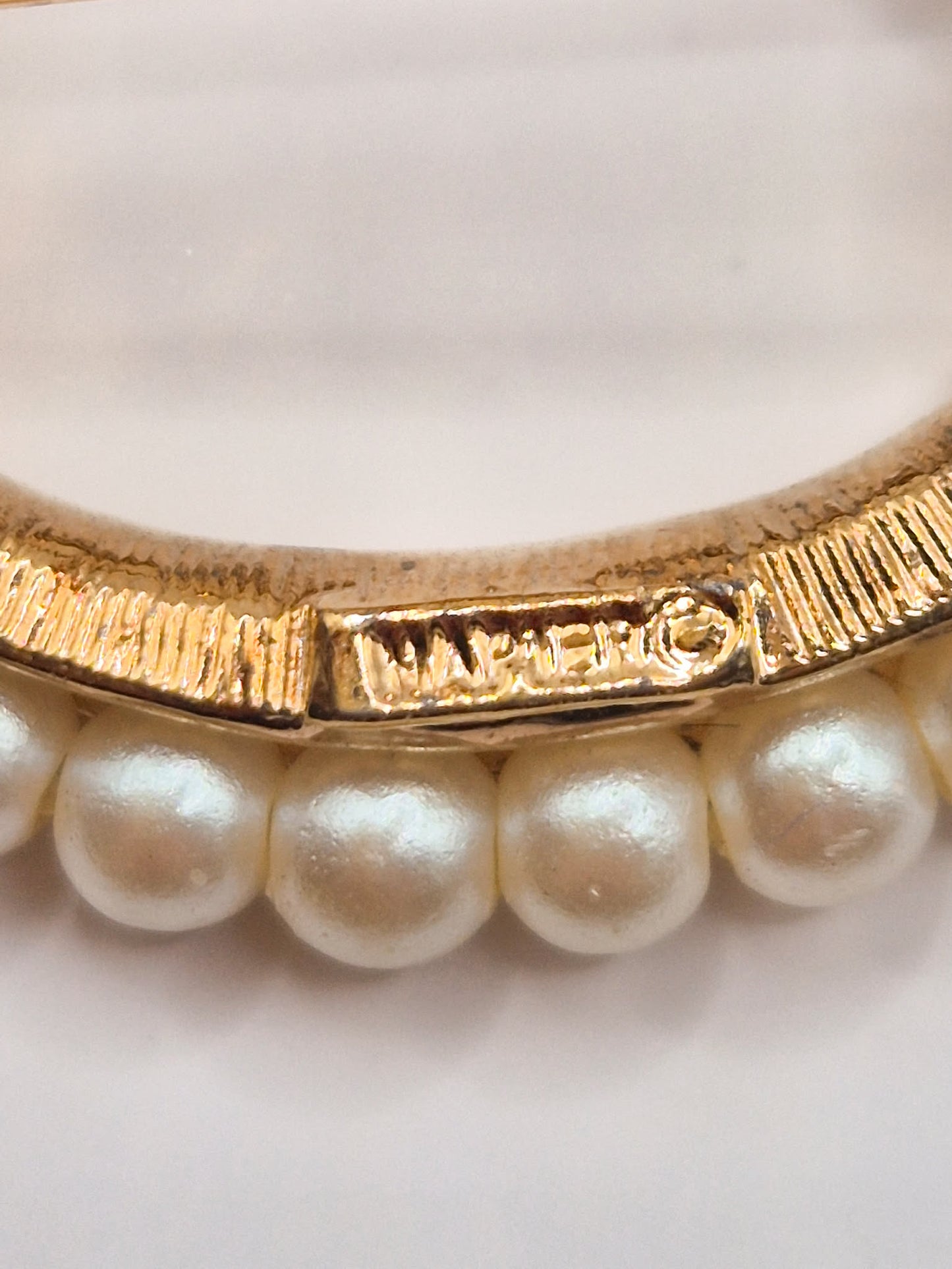 Vintažinė NAPIER sagė su perlais, 2,5 cm