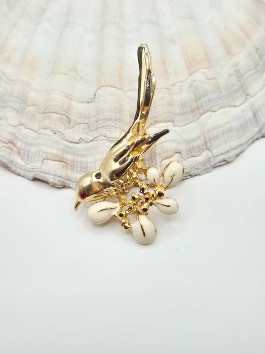 Vintažinė paukščio sagė su baltais emalio žiedais, 1960 m.