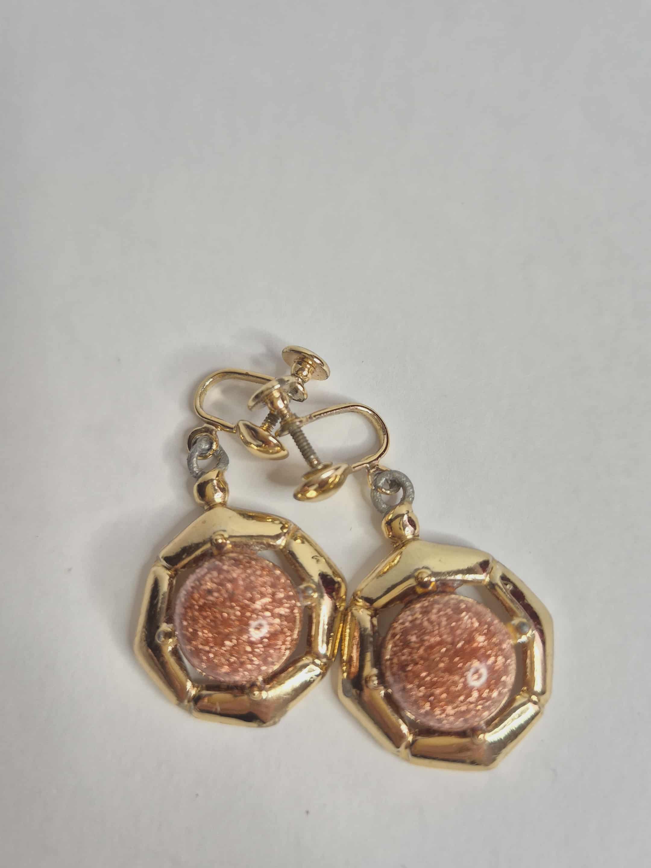 vintažiniai prisukami klipsai