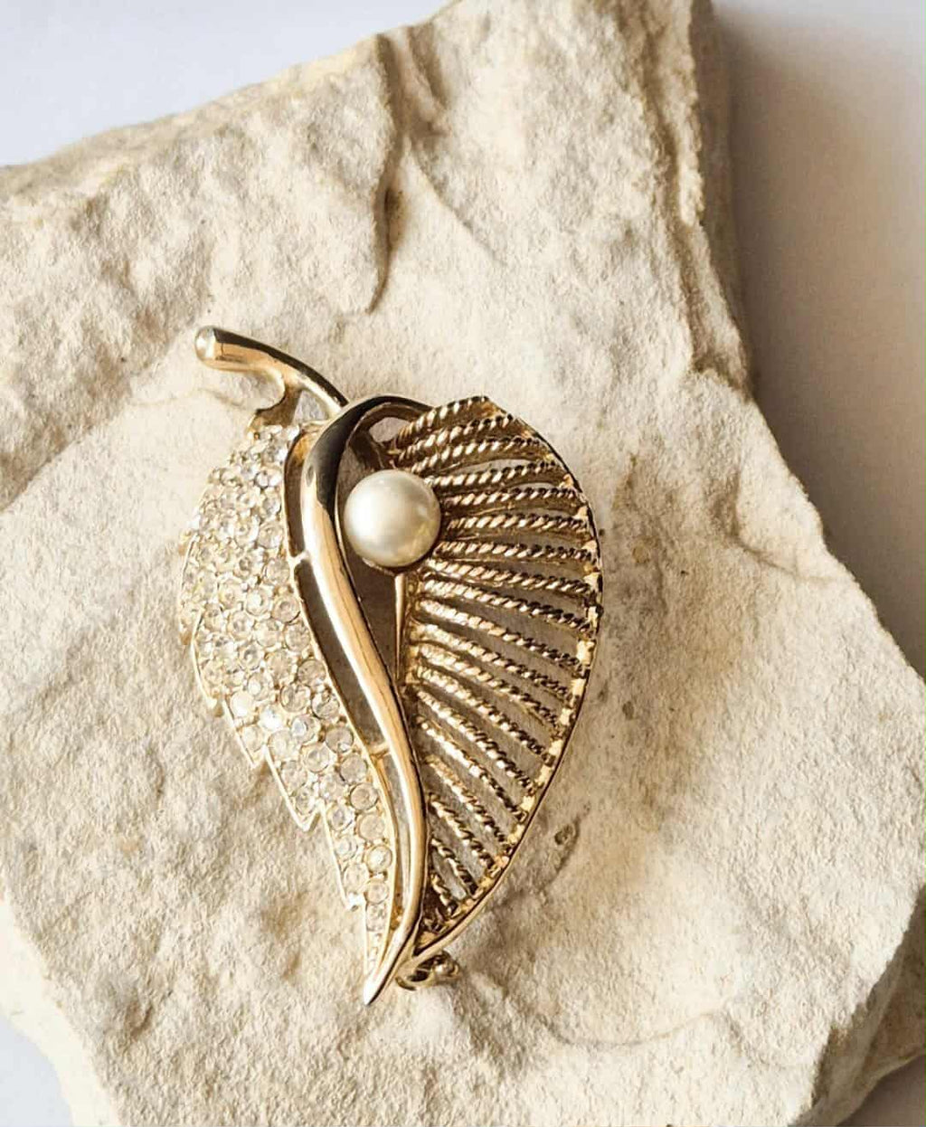 Vintažinė sagė su perliuku