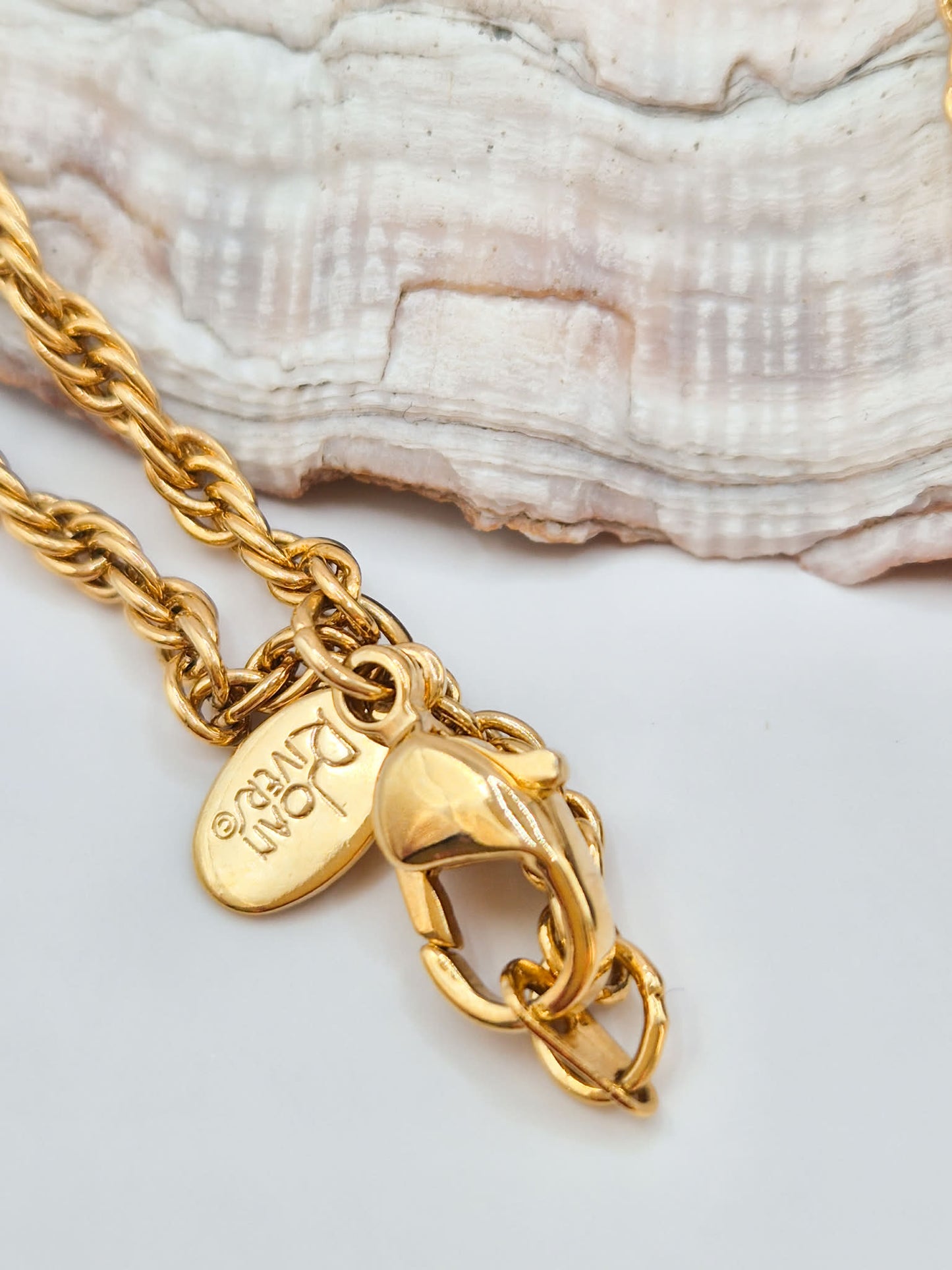 Vintažiniai JOAN RIVERS Classics Collection Faberzhe kiaušinio kaklo papuošalas su lazuritu