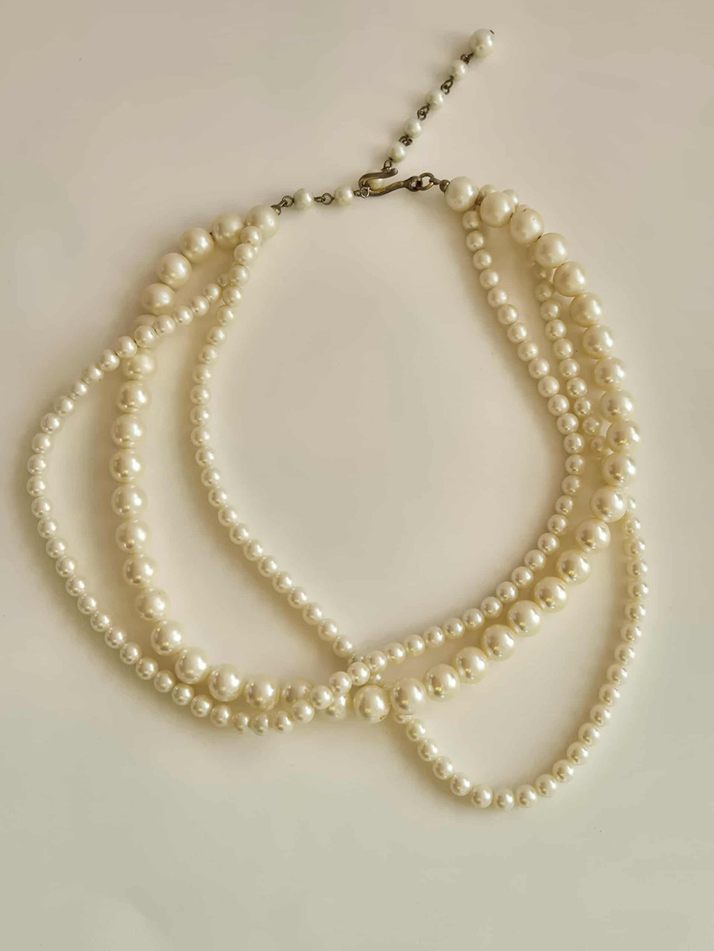 Vintažiniai  kreminiai karoliai