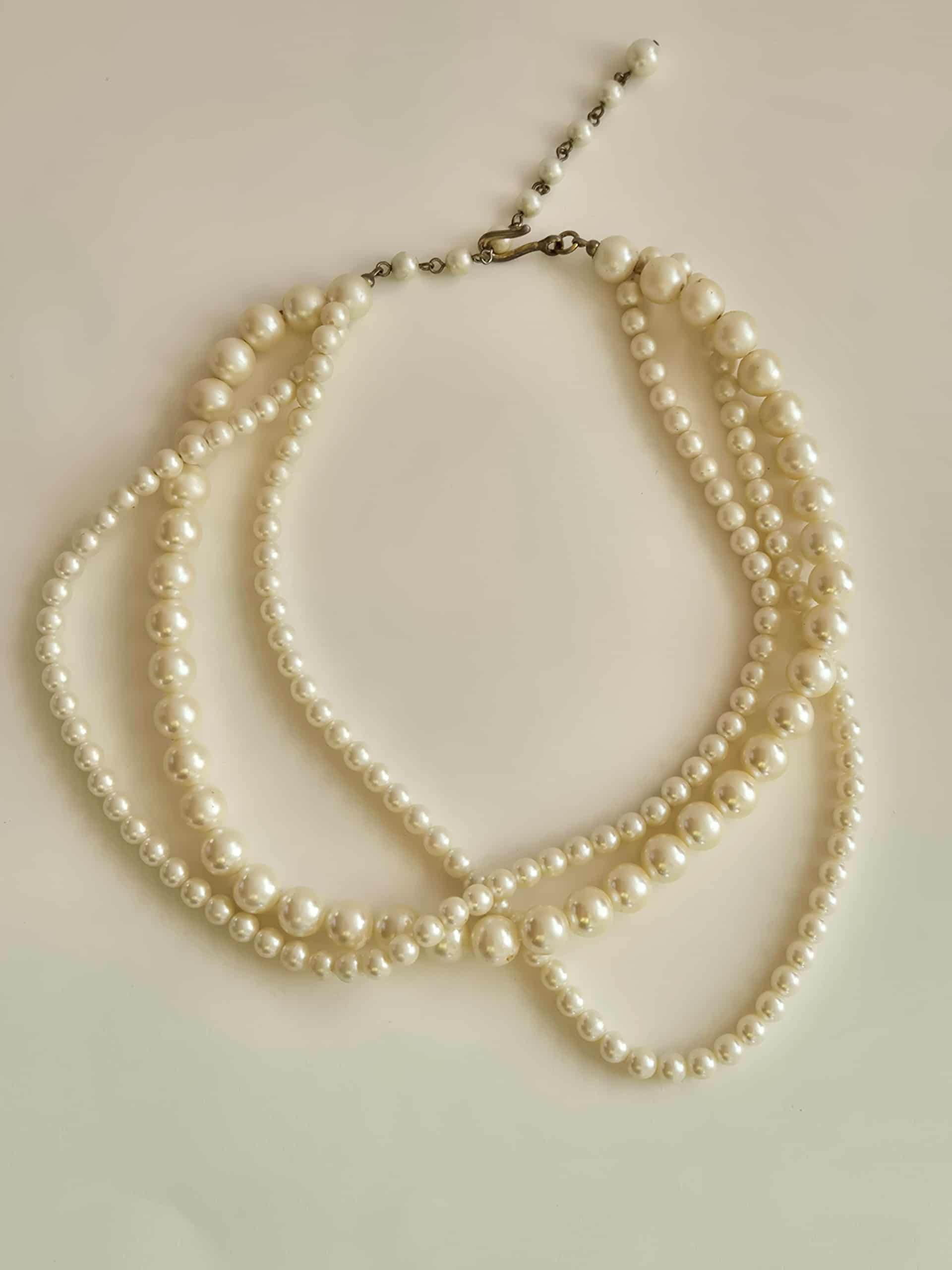 Vintažiniai  kreminiai karoliai