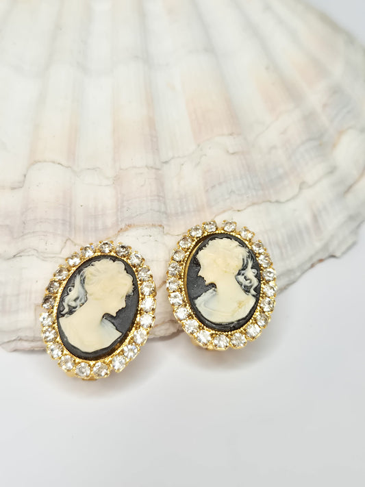 Vintažiniai klipsai su kamėjomis ir kristalais, 1980-1990 m.