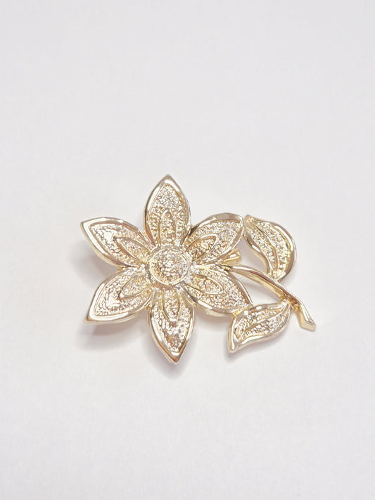 Vintažinė Gerry's gėlės sagė su ažūriniu dizainu, 1960-1980 m.