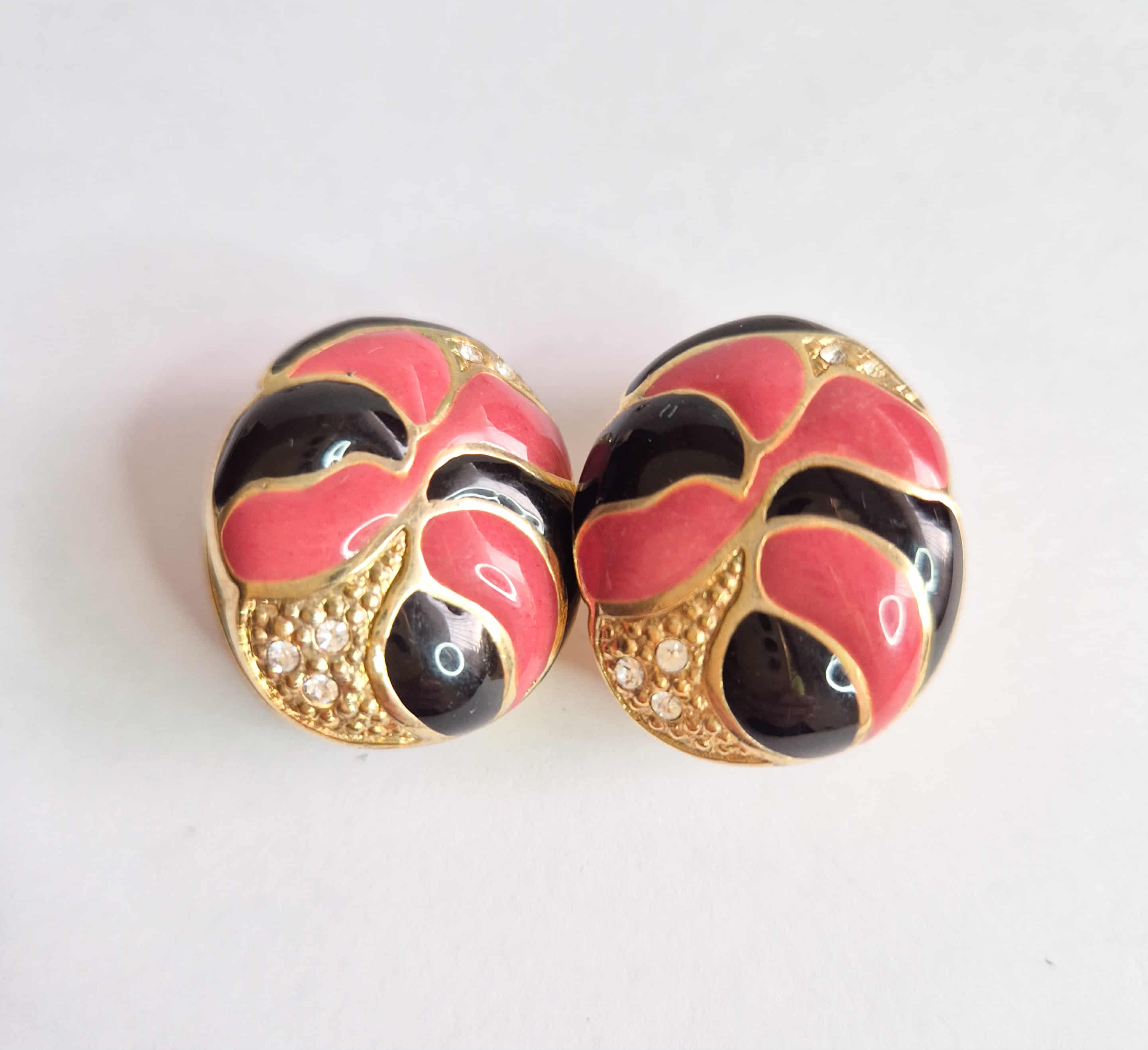 Vintažiniai klipsai su emalės dizainu