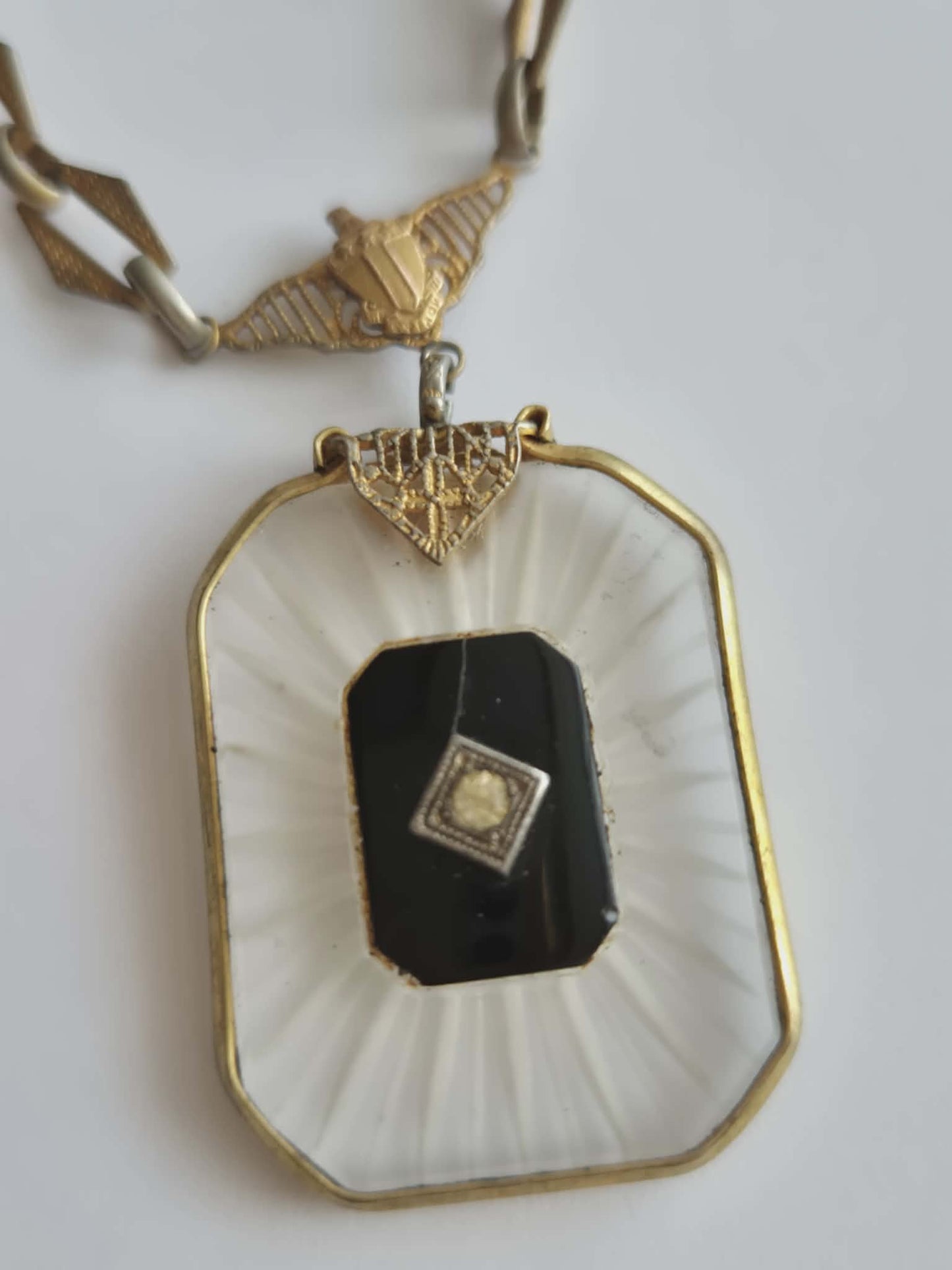 Vintažinis Art Deco pakabukas su grandine, kampinis kristalas ir oniksas, 1920-ųjų m.