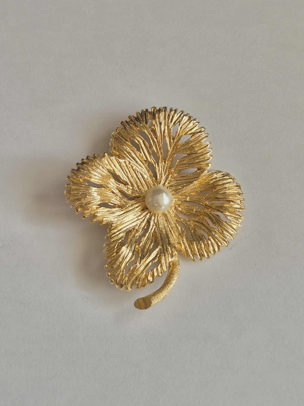 Vintažinė sagė su perliuku