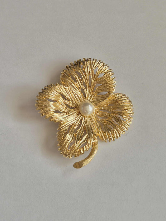 Vintažinė sagė su perliuku