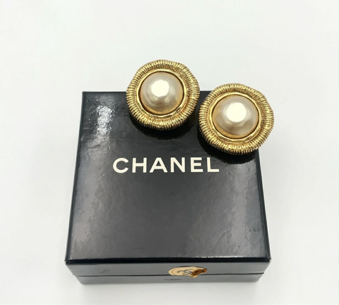 CHANEL Vintage Klipsai su Perlais - Auksiniai