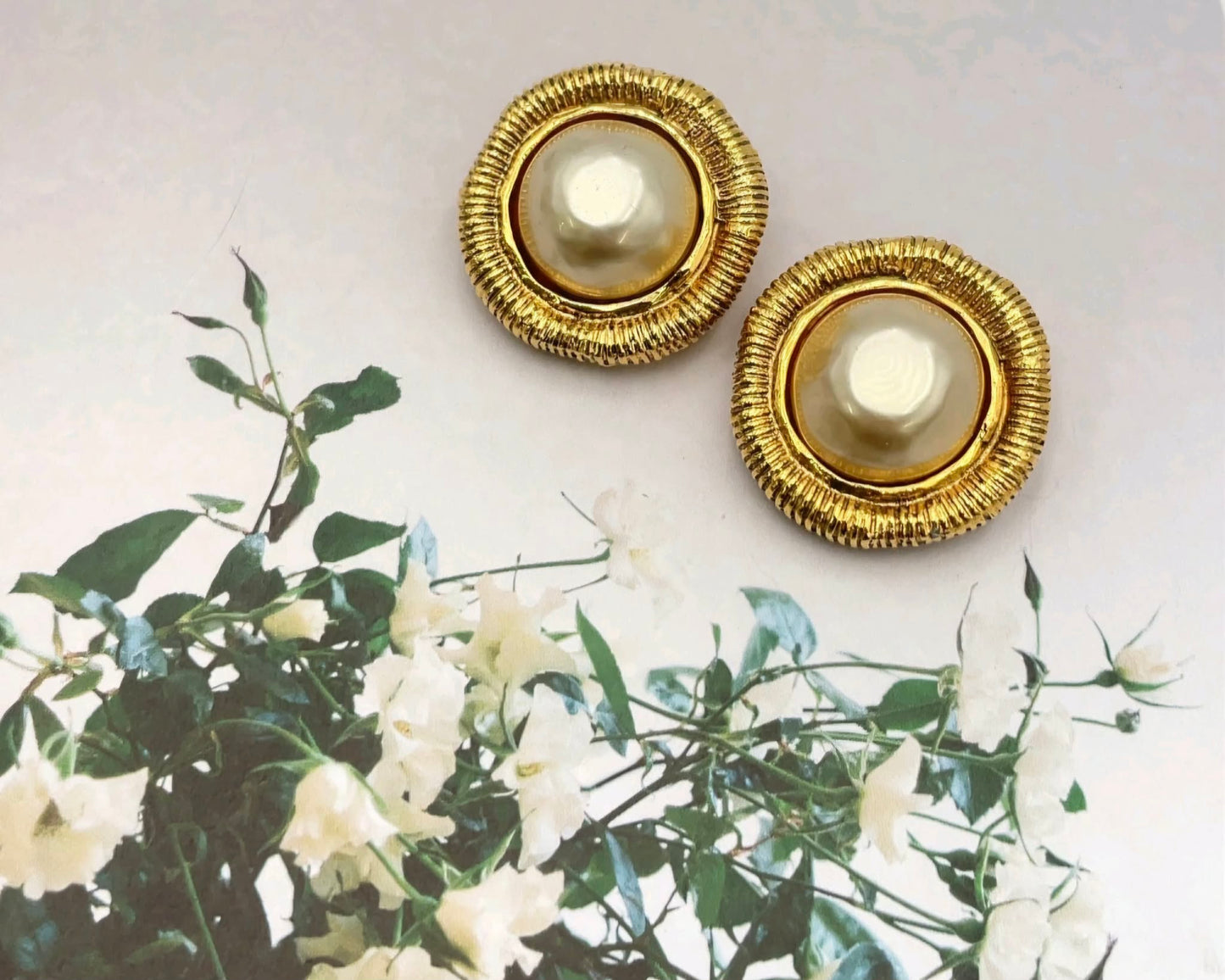 CHANEL Vintage Klipsai su Perlais - Auksiniai
