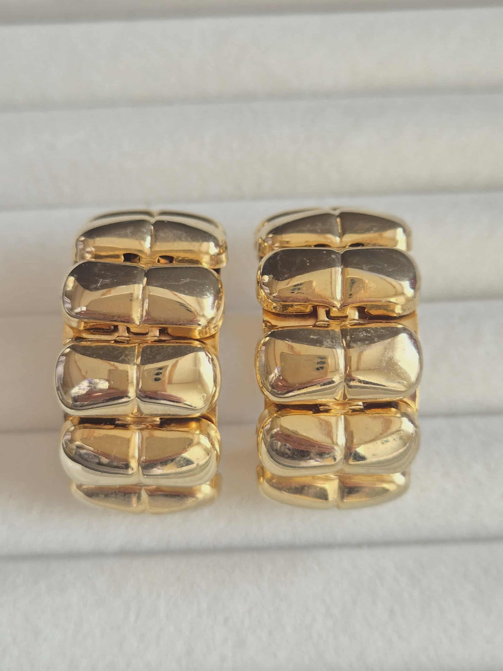 Vintažiniai aukso spalvos klipsai