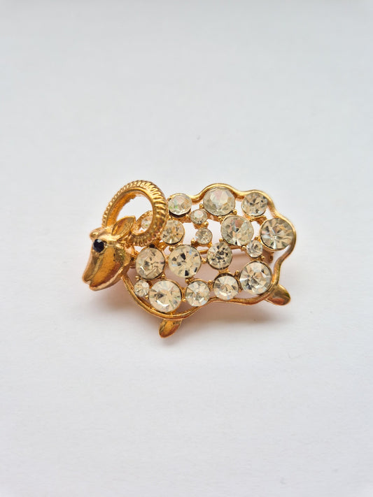 Vintažinė avinėlio sagė su kristalais