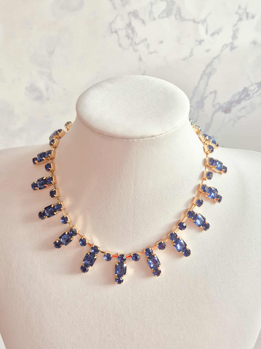 Vintažinis vėrinys su mėlynais kristalais