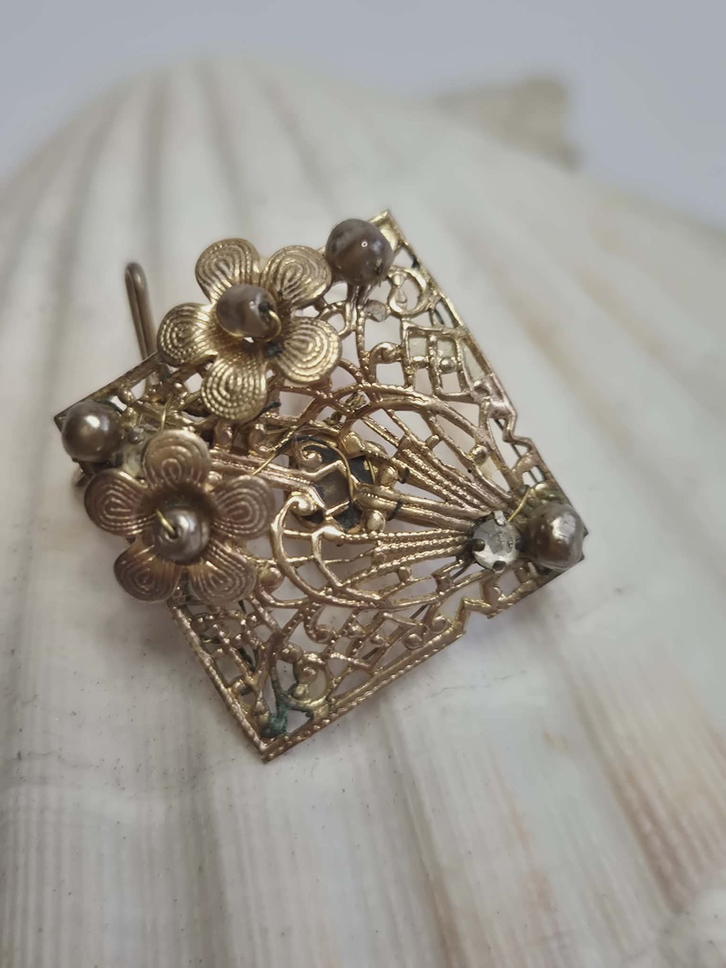 Vintažinė aukso spalvos segė su filigrano darbu - Art Nouveau/Art Deco