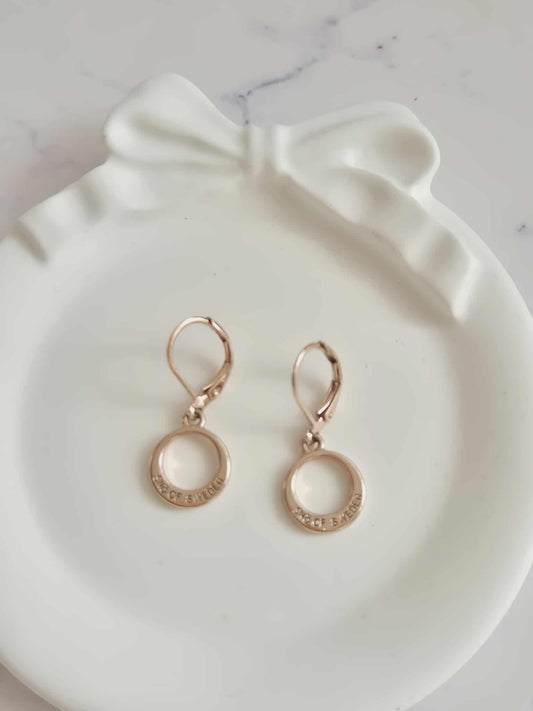 Aukso spalvos auskarai