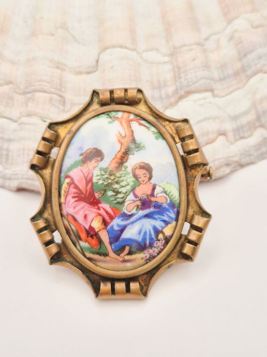 Limoges France vintažinė porceliano sagė su romantiška miniatiūra | 4,2 cm