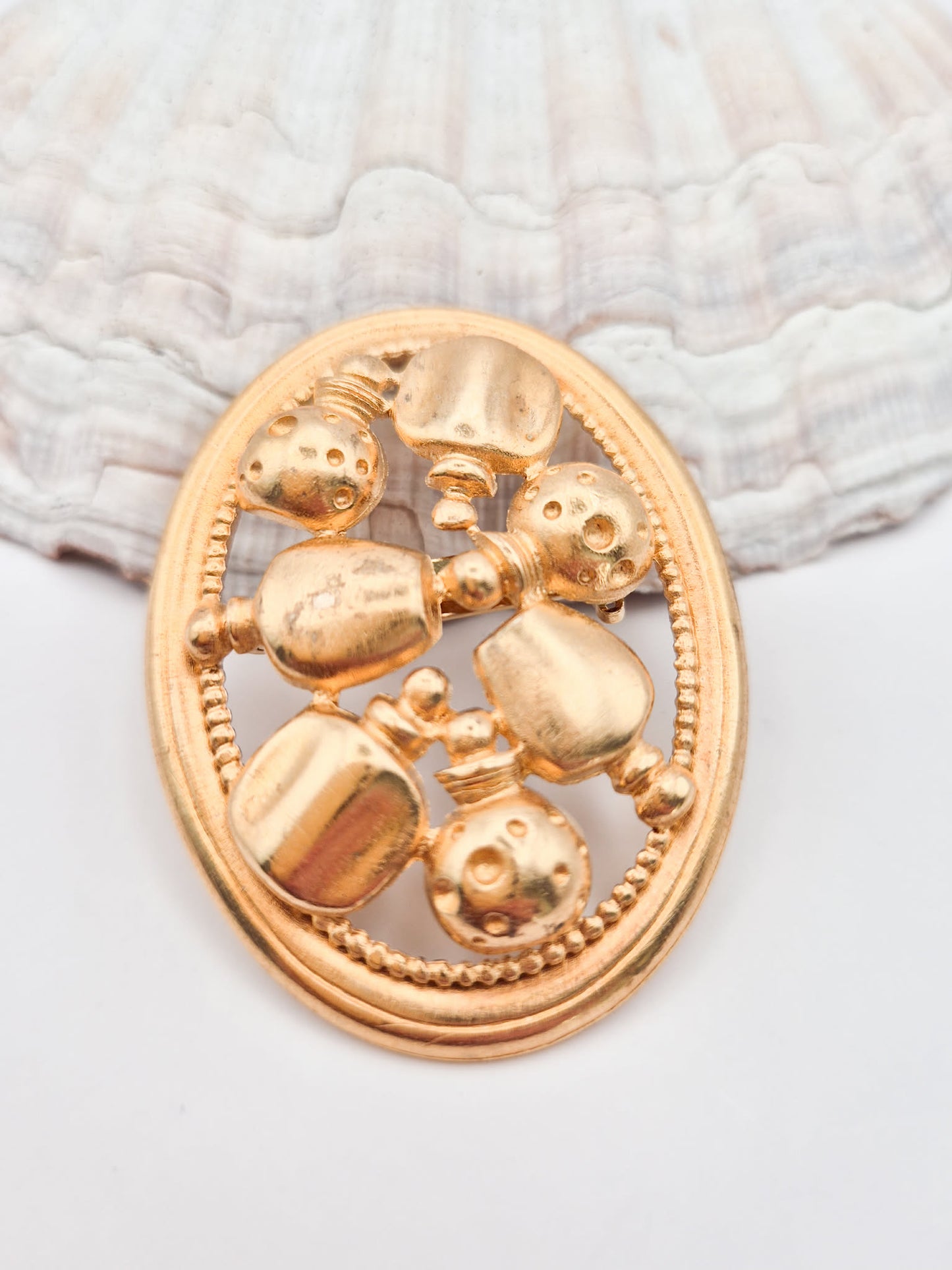 Vintažinė sagė „Parfums Christian Dior" | Kvepalų buteliukų kompozicija | Auksas | 5 cm