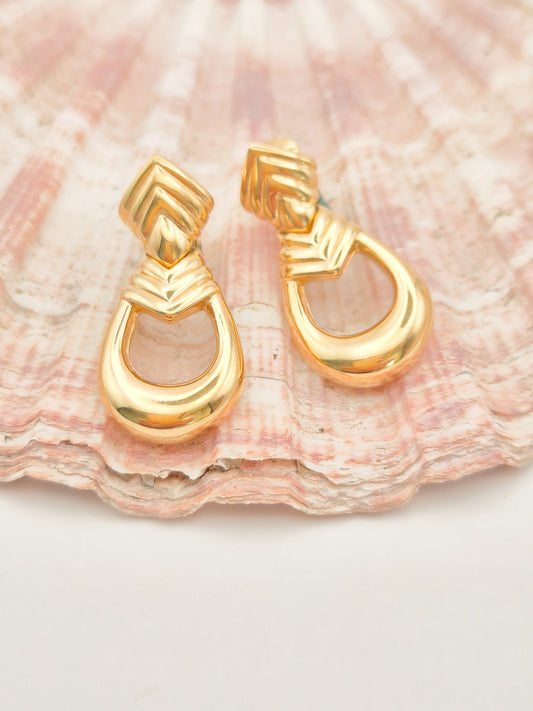 Vintažiniai auskarai-klipsai Givenchy | Chevron strėlių raštas | Blizgus auksas | 2,5 cm