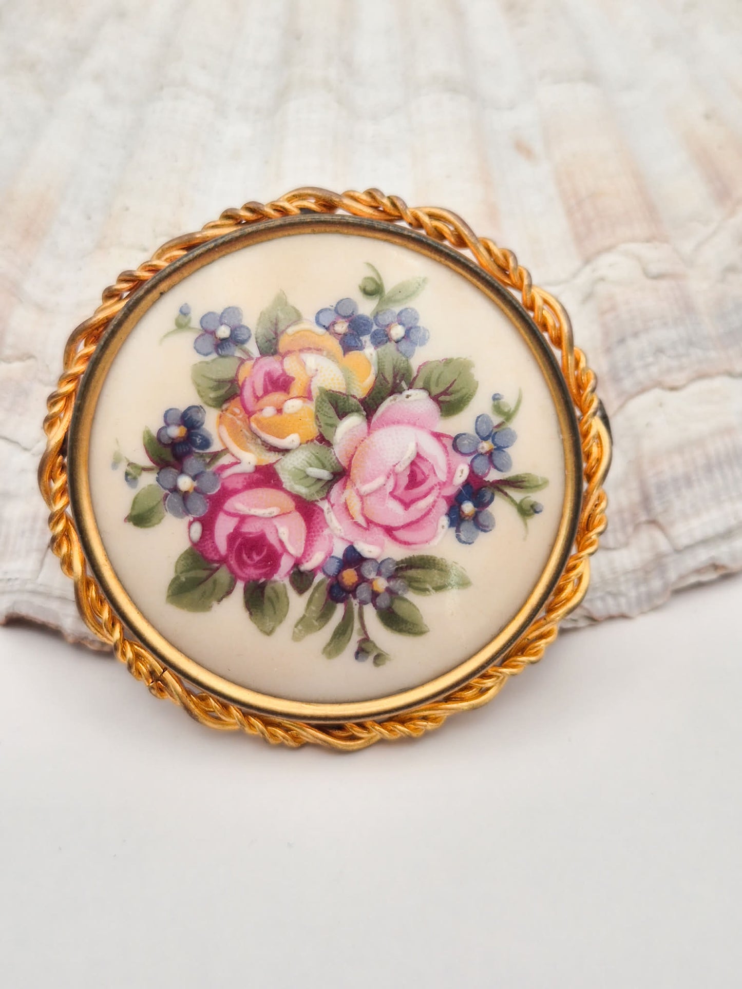 Limoges France vintažinė porceliano sagė su rankų darbo gėliu tapyba | 4,6 cm