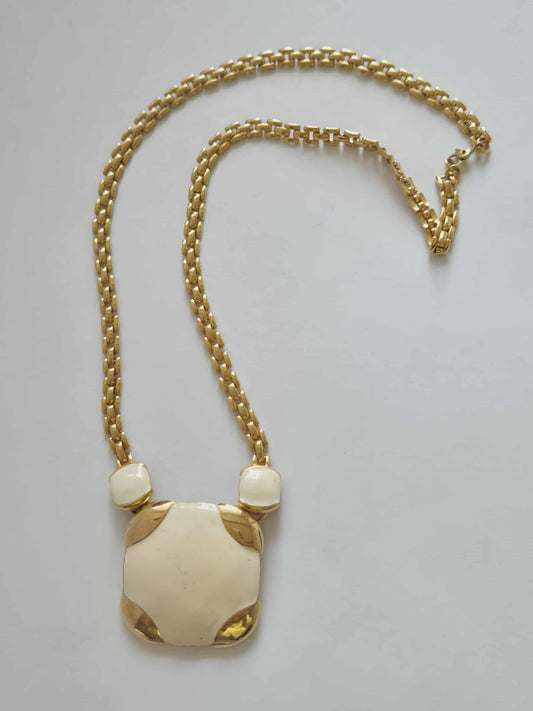 Monet vintažinis vėrinys su kreminiu pakabuku