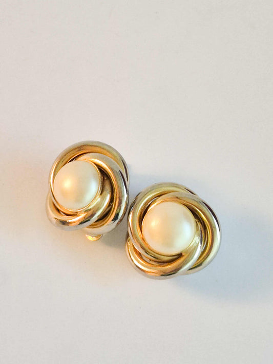 Aukso spalvos vintažiniai klipsai su perlais