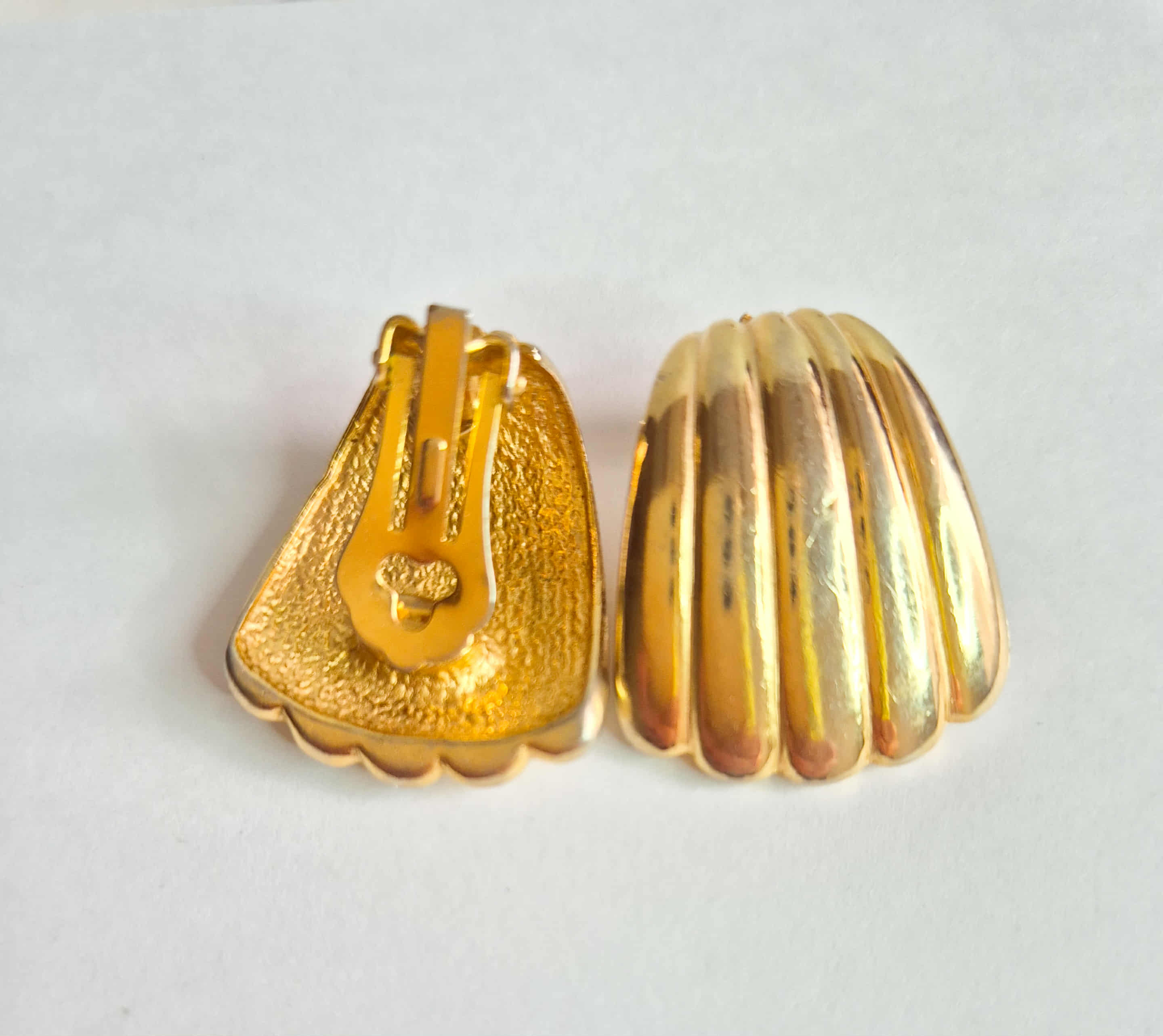 Vintažiniai auksinės spalvos klipsai