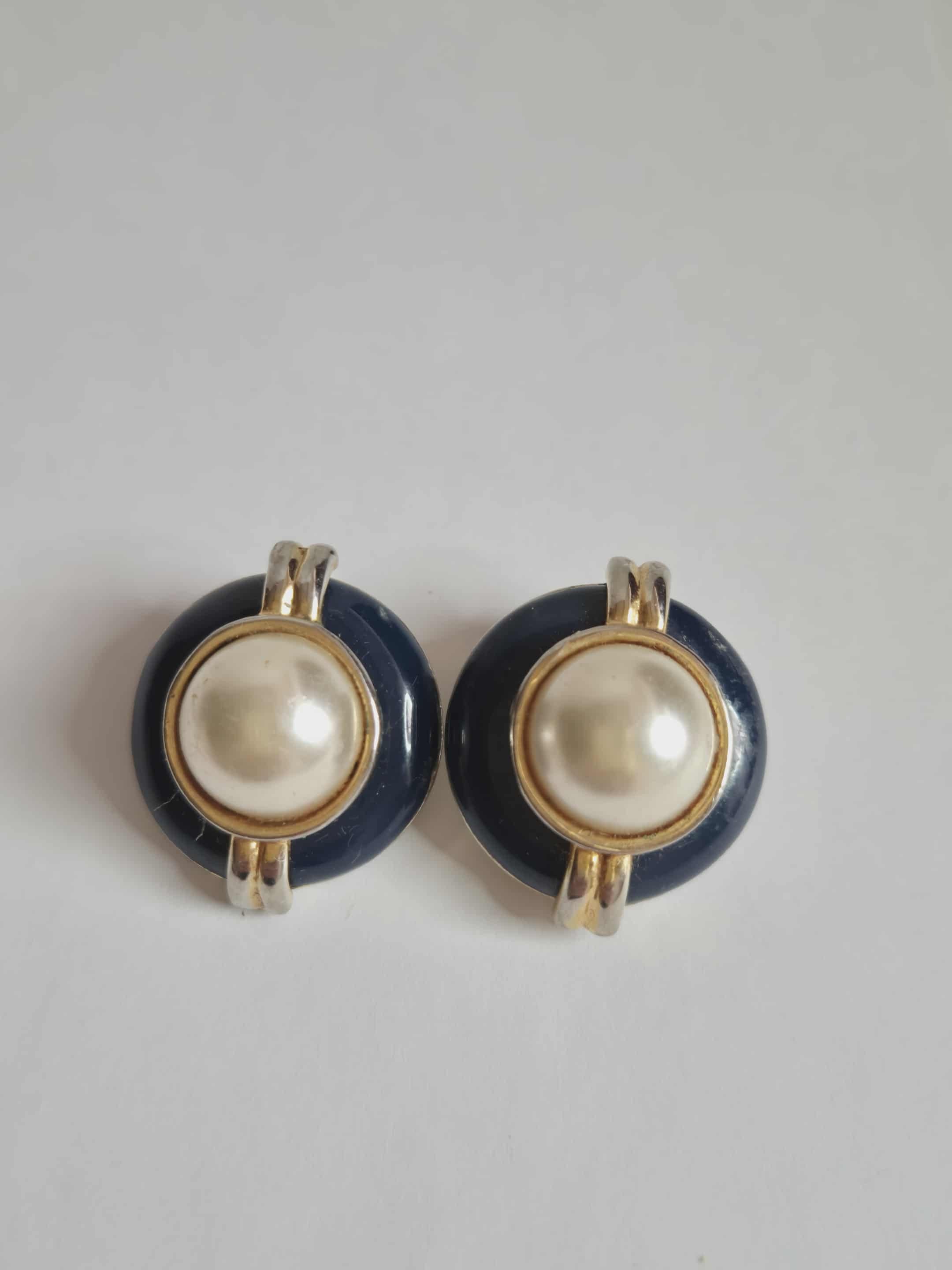 Juodi vintažiniai klipsai su perlais