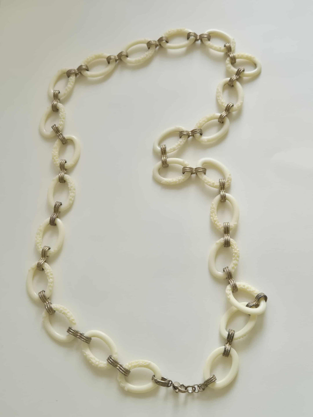 Monet vintažinis vėrinys