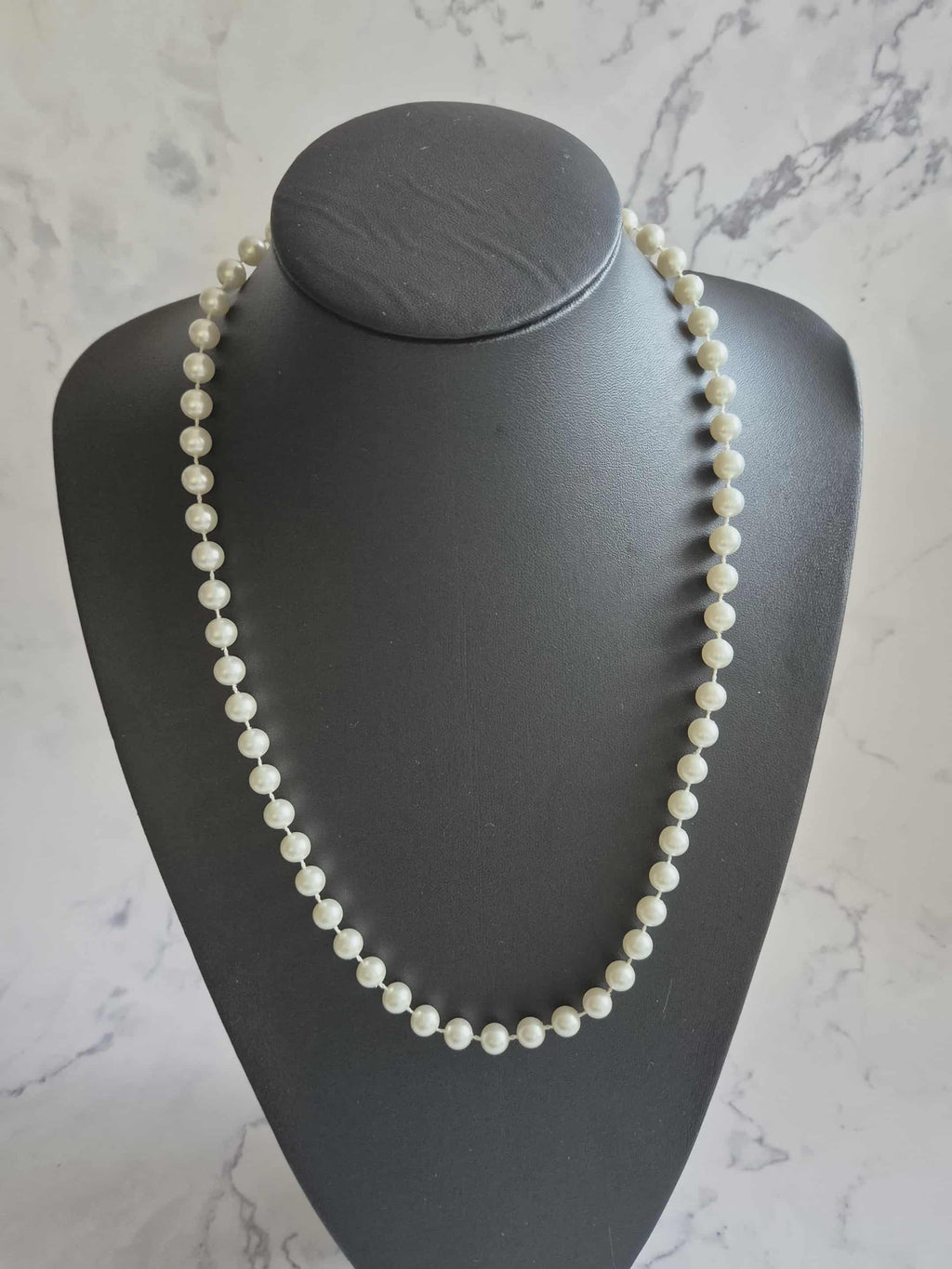 Vintažiniai Balti Karoliai