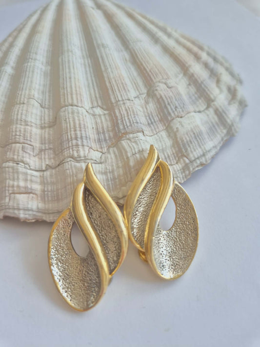 Vintažiniai auksiniai klipsai lapo forma, tekstūruoti, 1980-1990 m.