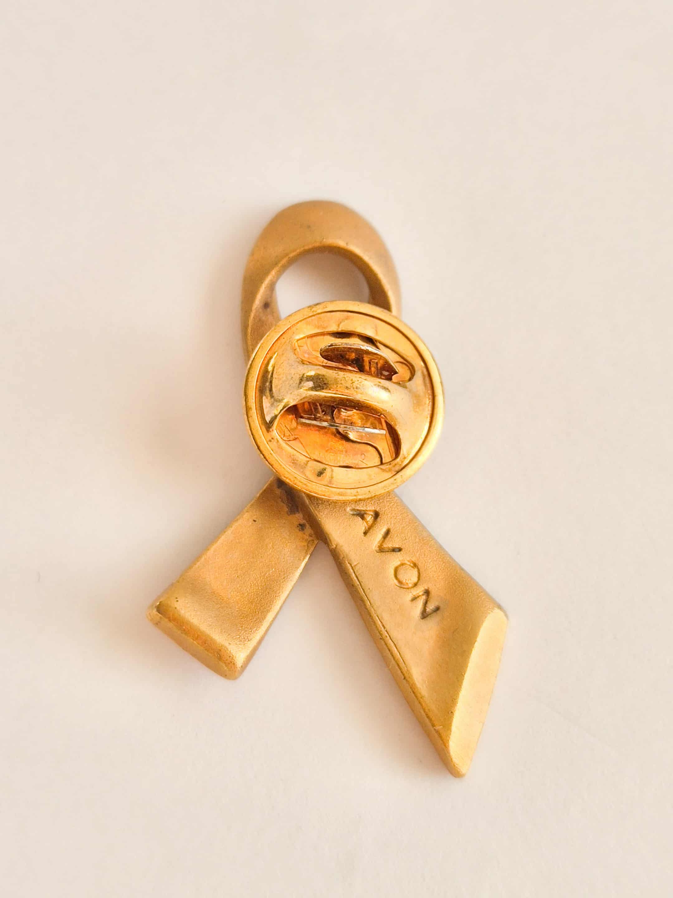 AVON vintažinė sagė su rožiniais kristalais