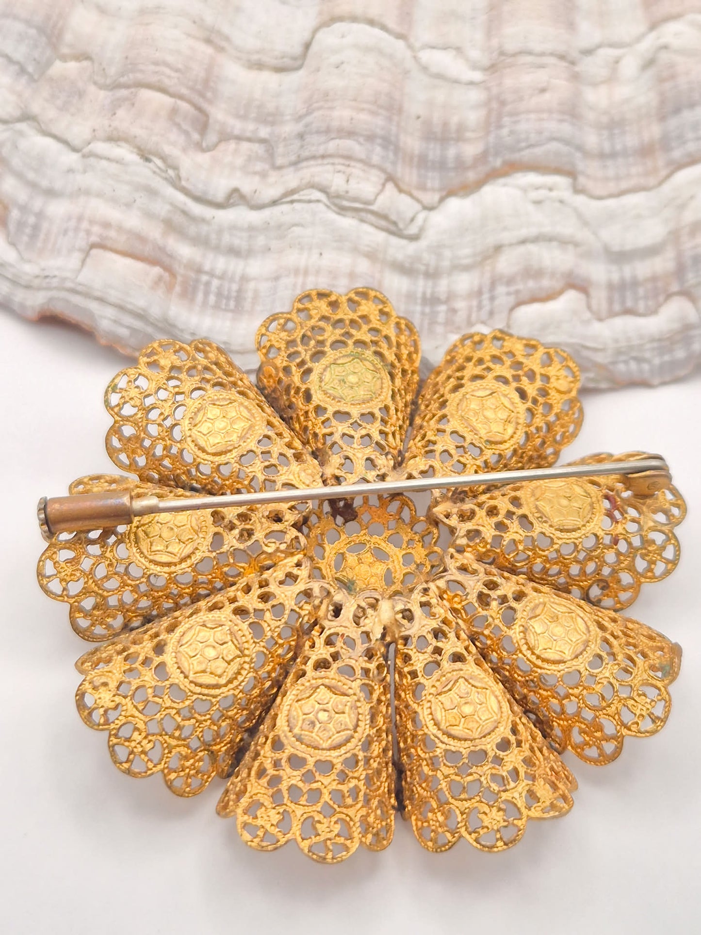 France vintažinė filigraninė sagė „Gėlė“ | Aukso spalva | 5,5 cm