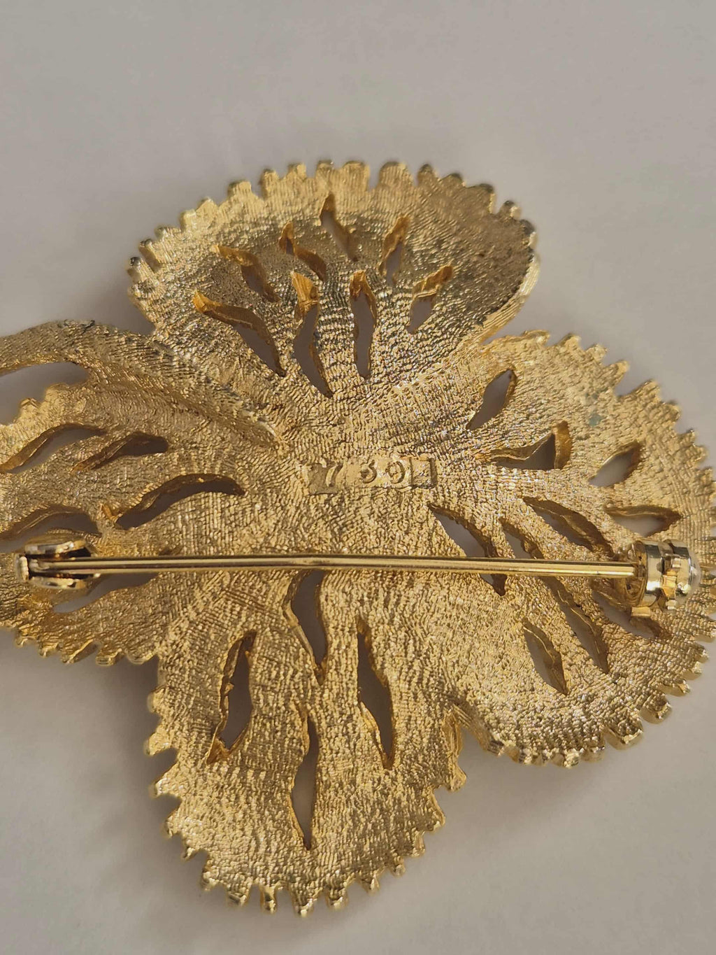 Vintažinė sagė su perliuku